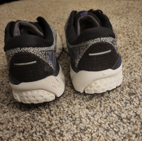 Brooks Adrenaline 19 - Picture 6 of 10